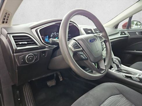 Used 2016 Ford Fusion SE FWD image 9