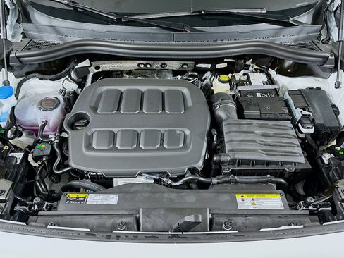 New 2025 Volkswagen Tiguan SE image 27