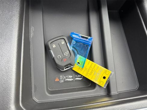 Used 2020 Chevrolet Silverado 1500 High Country w/ Technology Package image 32