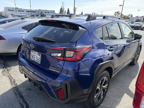 Used 2025 Subaru Crosstrek 2.5i Premium AWD/4WD image 3