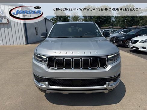 Used 2024 Jeep Wagoneer L Series II w/ Premium Group I image 2