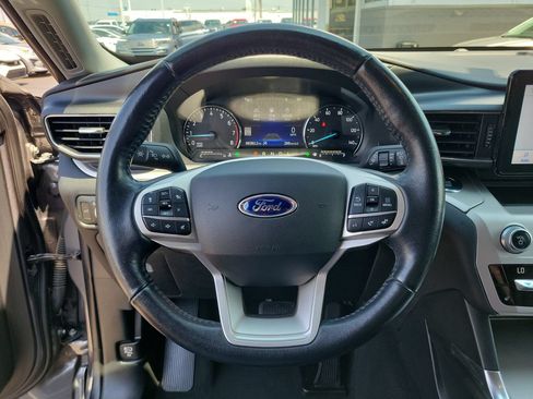 Certified 2021 Ford Explorer XLT w/ Equipment Group 202A AWD/4WD image 23