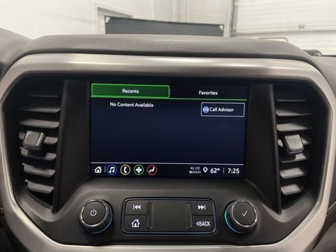 Used 2023 GMC Acadia SLE image 8