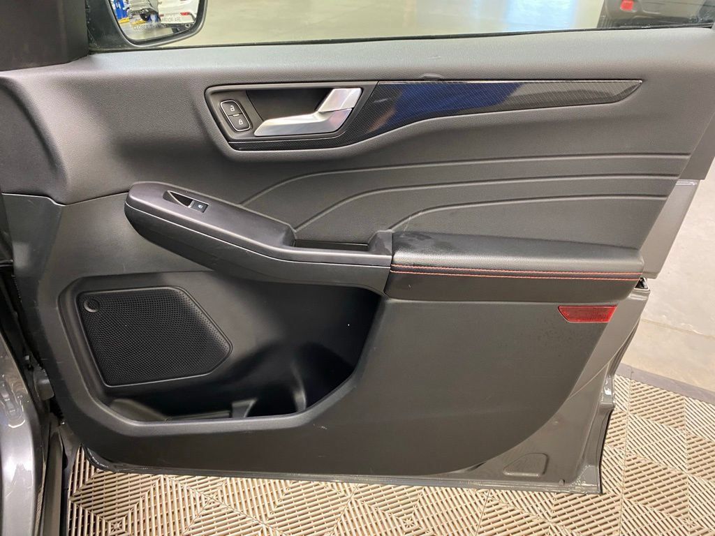 Used 2025 Ford Escape ST-Line FWD image 22