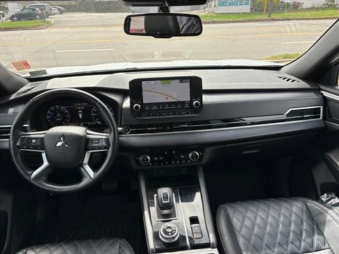 Used 2023 Mitsubishi Outlander SEL image 6