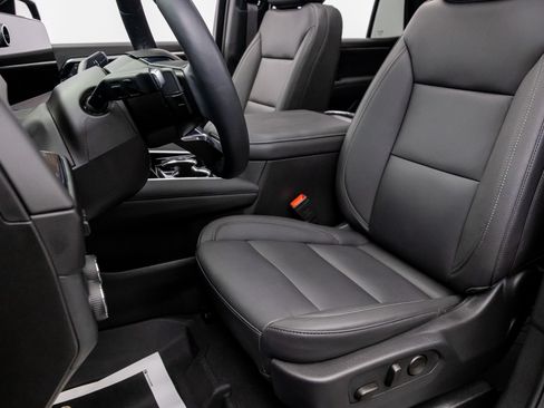 Used 2026 Chevrolet Tahoe Z71 w/ Comfort Package AWD/4WD image 29