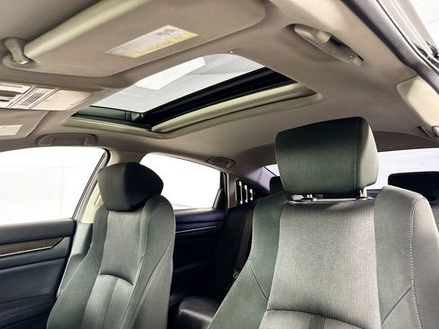 Used 2018 Honda Accord EX image 24