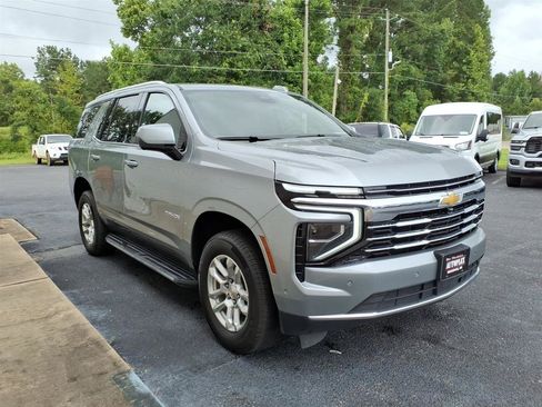 Used 2025 Chevrolet Tahoe LT AWD/4WD image 3