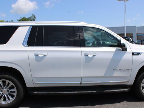 Used 2022 GMC Yukon XL SLT w/ SLT Premium Package RWD image 11
