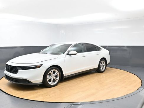 Used 2025 Honda Accord LX image 6