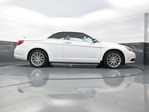 Used 2011 Chrysler 200 Limited FWD image 31