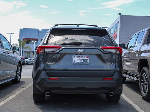 Used 2024 Toyota RAV4 XLE FWD image 8