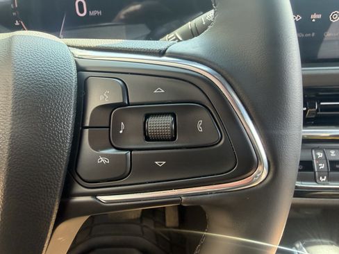 Used 2025 Buick Envista Sport Touring w/ Convenience I Package FWD image 31