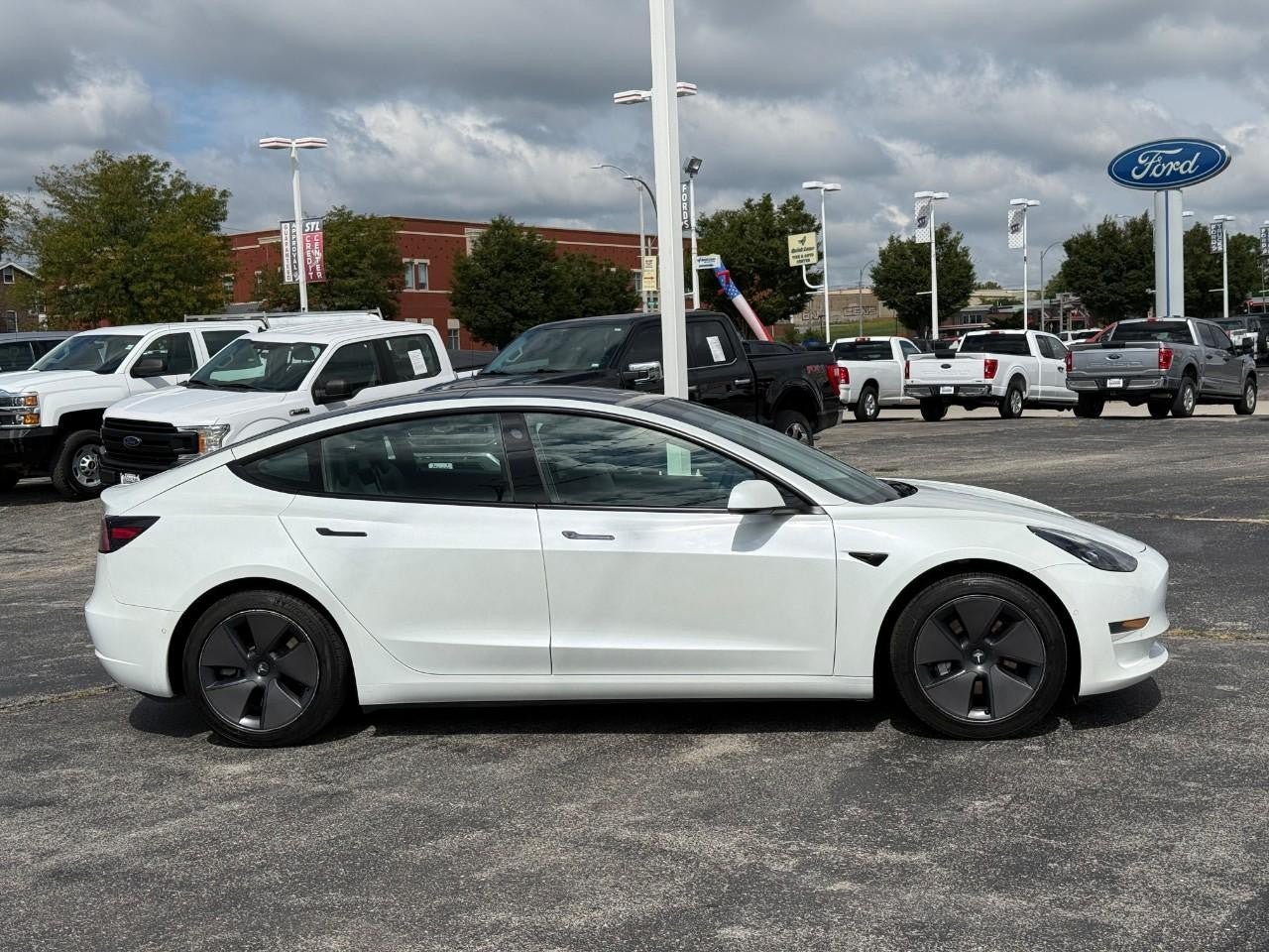 Used 2021 Tesla Model 3 Standard Range Plus RWD image 5