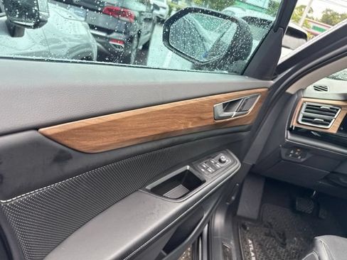Used 2024 Volkswagen Atlas SE FWD image 17