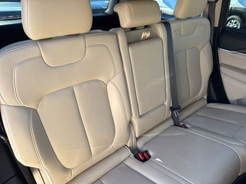 Used 2022 Jeep Grand Cherokee Limited w/ Luxury Tech Group II image 25