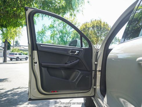 Used 2025 Porsche Macan GTS image 22