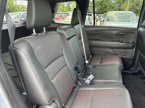 Certified 2025 Honda Passport Black Edition image 9