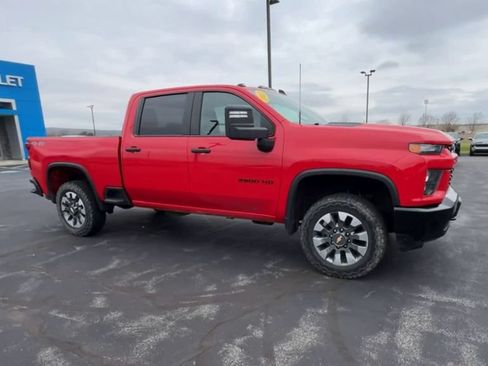 Used 2021 Chevrolet Silverado 2500 Custom w/ Custom Value Package AWD/4WD image 2