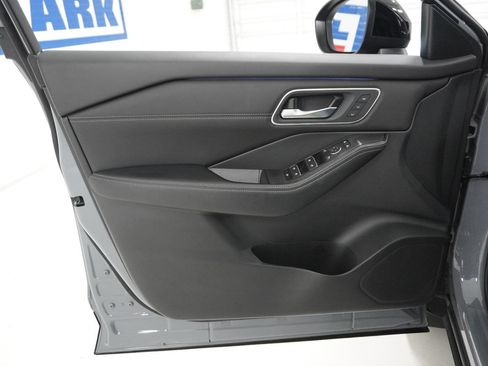 Used 2024 Nissan Rogue Platinum w/ Platinum Premium Package image 13