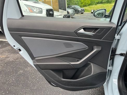 Used 2025 Volkswagen Jetta SE w/ Sunroof Package FWD image 24