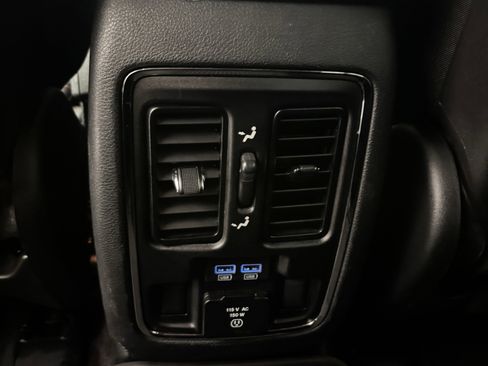 Used 2019 Jeep Grand Cherokee Limited image 37