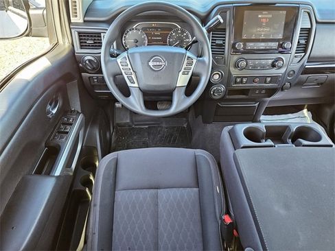 Used 2023 Nissan Titan SV image 10