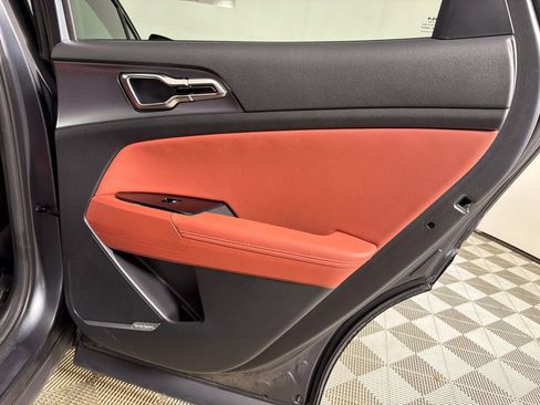 Used 2025 Kia Sportage SX Prestige image 18