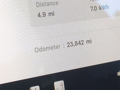 Used 2022 Tesla Model Y Long Range image 23