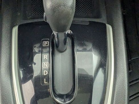 Used 2016 Nissan Rogue SV w/ SV Premium Package image 24