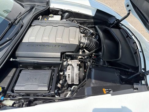 Used 2019 Chevrolet Corvette Stingray Coupe w/ 1LT RWD image 33