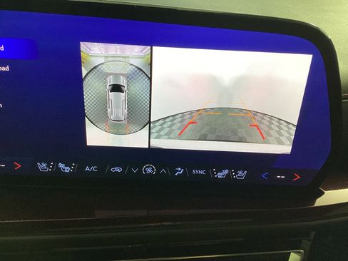 Used 2024 Chevrolet Traverse RS image 19