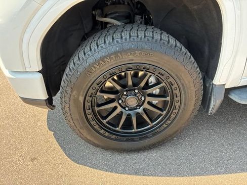 Certified 2024 GMC Sierra 1500 AT4 w/ Technology Package AWD/4WD image 12