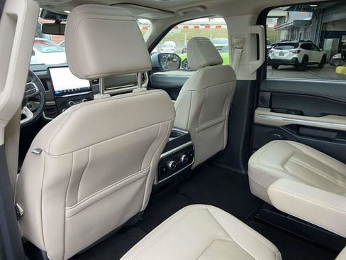 Used 2023 Ford Expedition Limited image 12