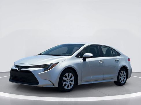 Used 2025 Toyota Corolla LE FWD image 2
