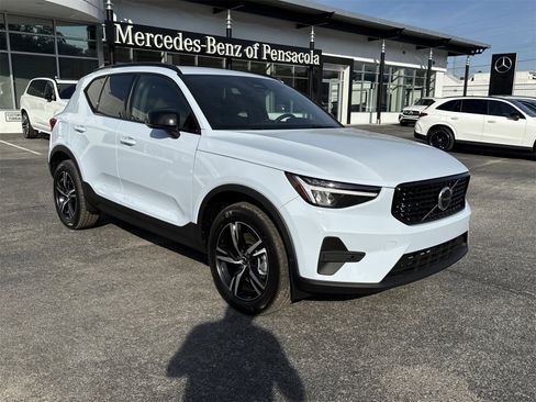 New 2026 Volvo XC40 B4 Core w/ Protection Package image 7