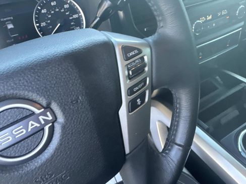 Used 2024 Nissan Titan SV w/ SV Convenience Package image 23