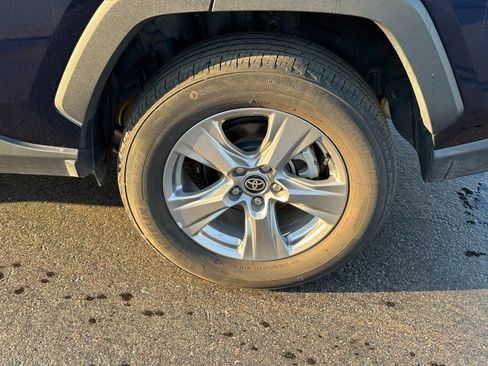 Certified 2025 Toyota RAV4 XLE AWD/4WD image 7