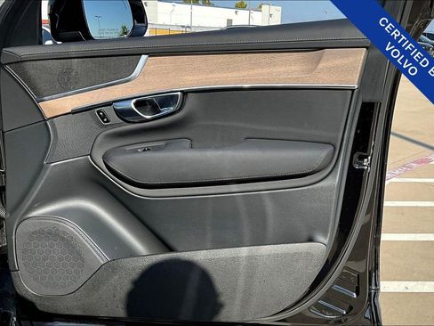 Certified 2025 Volvo XC90 B6 Plus image 25