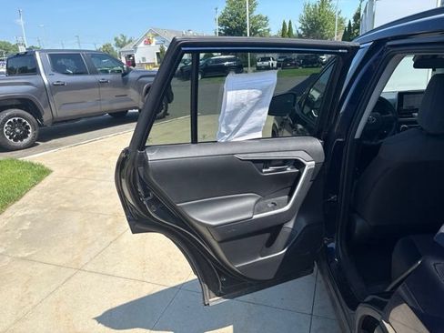 Used 2025 Toyota RAV4 XLE AWD/4WD image 24