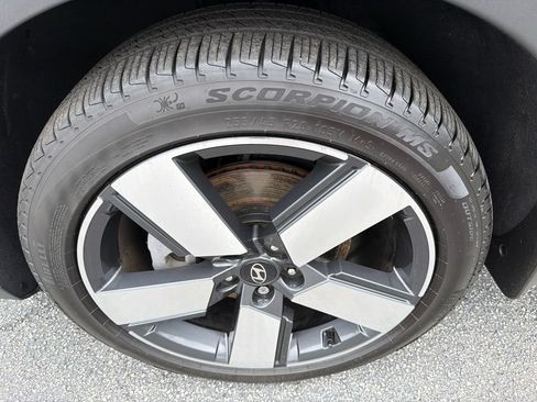 Used 2025 Hyundai Santa Fe Limited FWD image 11