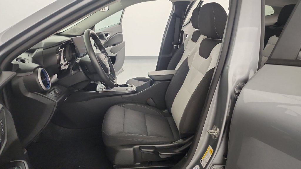 Used 2024 Chevrolet Trax LS w/ Driver Confidence Package FWD image 14