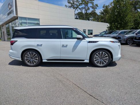 Used 2027 INFINITI QX80 Luxe w/ Cargo Package RWD image 3