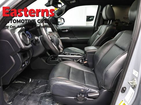 Used 2018 Toyota Tacoma TRD Sport AWD/4WD image 14