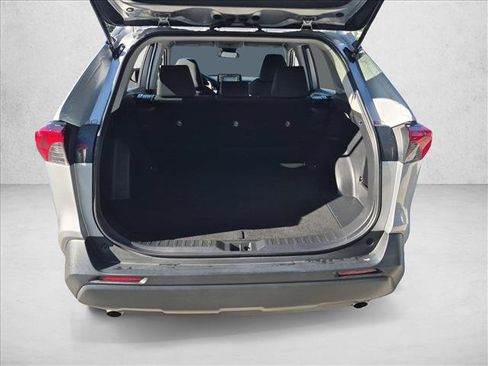Used 2022 Toyota RAV4 LE FWD image 6