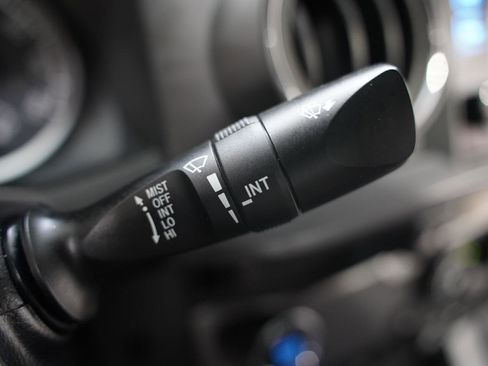 Used 2018 Toyota Tacoma TRD Sport image 15