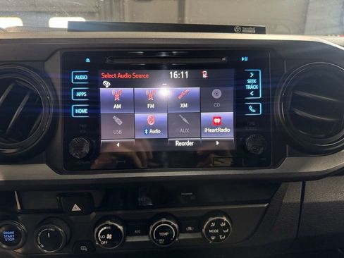 Used 2017 Toyota Tacoma TRD Sport image 19