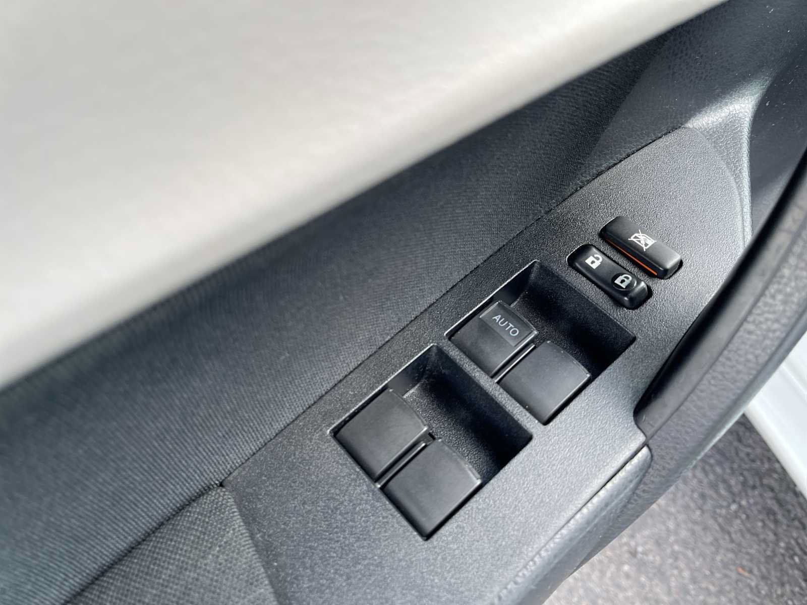 Used 2015 Toyota Corolla LE FWD image 29