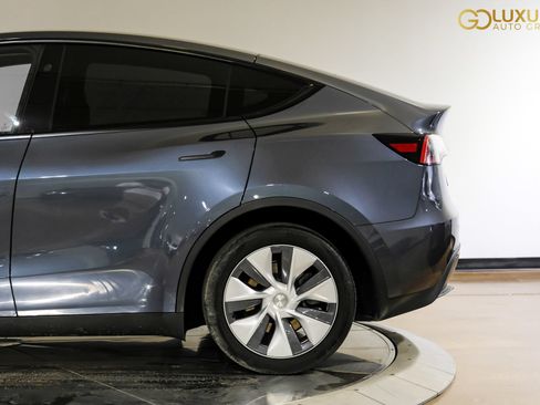 Used 2023 Tesla Model Y Long Range AWD/4WD image 14