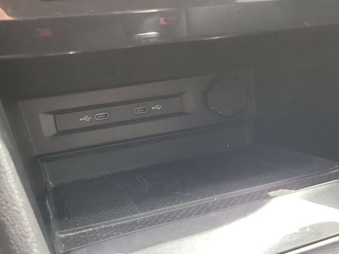 Used 2023 Volkswagen Tiguan SE FWD image 22